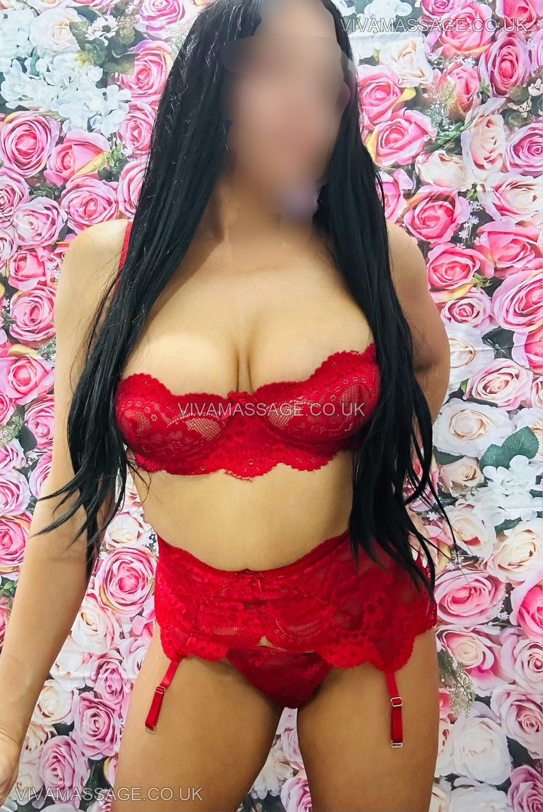 Photo 4 of Izabella Jones