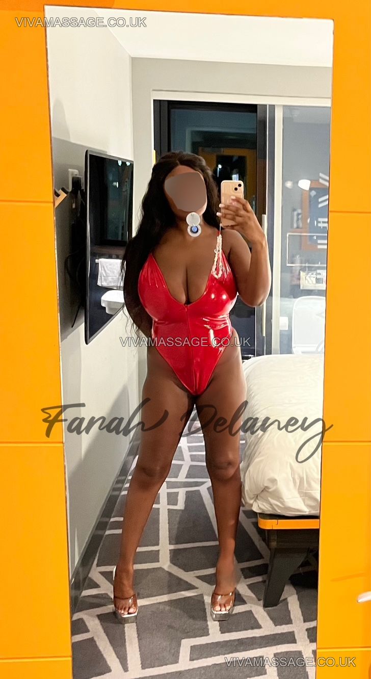 Photo 3 of FarahDelaney