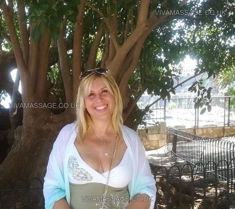 Photo 1 of MILF Maggie Turner