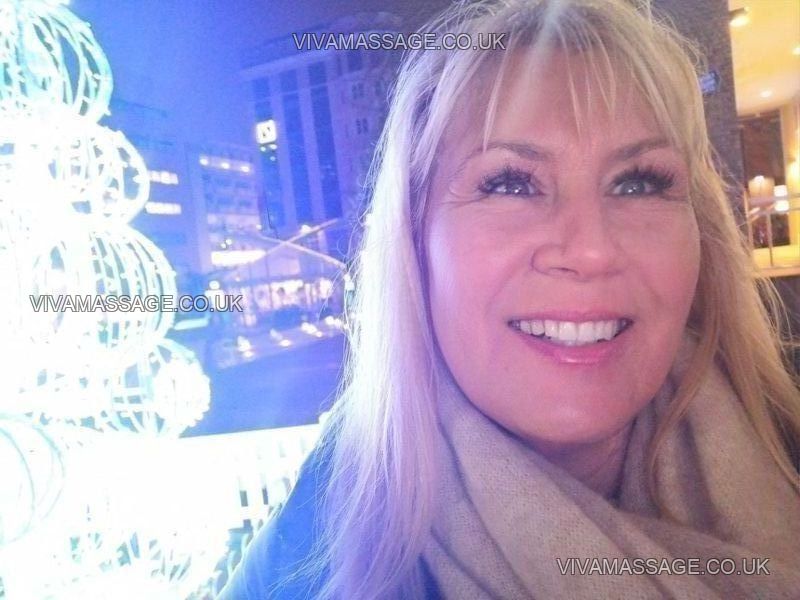 Photo 3 of MILF Maggie Turner