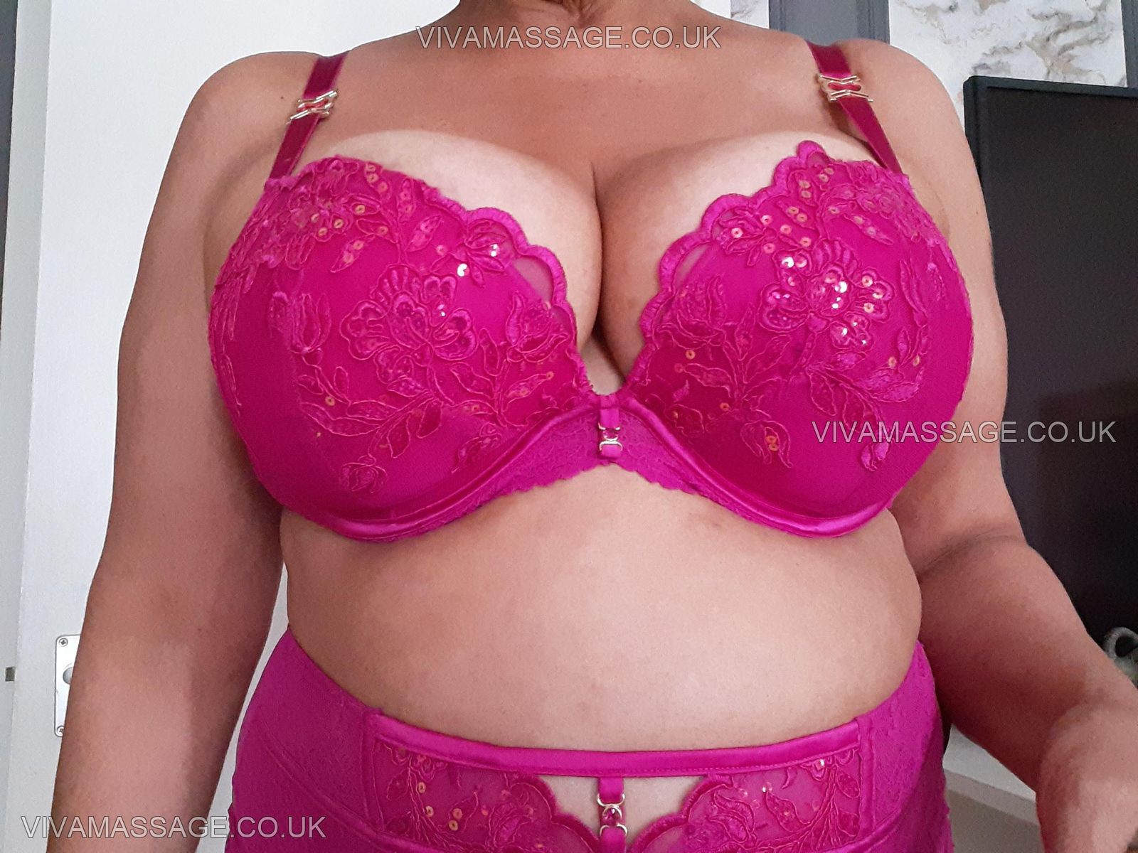 Photo 4 of Voluptuous Louise