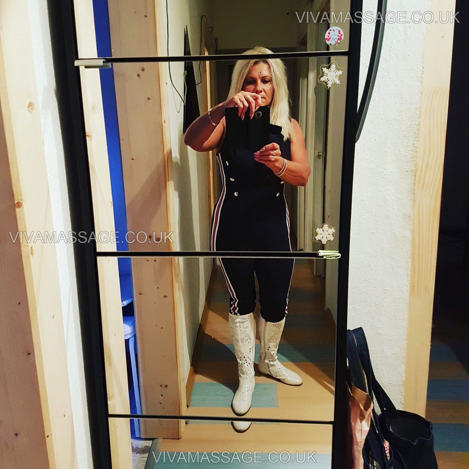 Photo 2 of Blond Suzy MILF