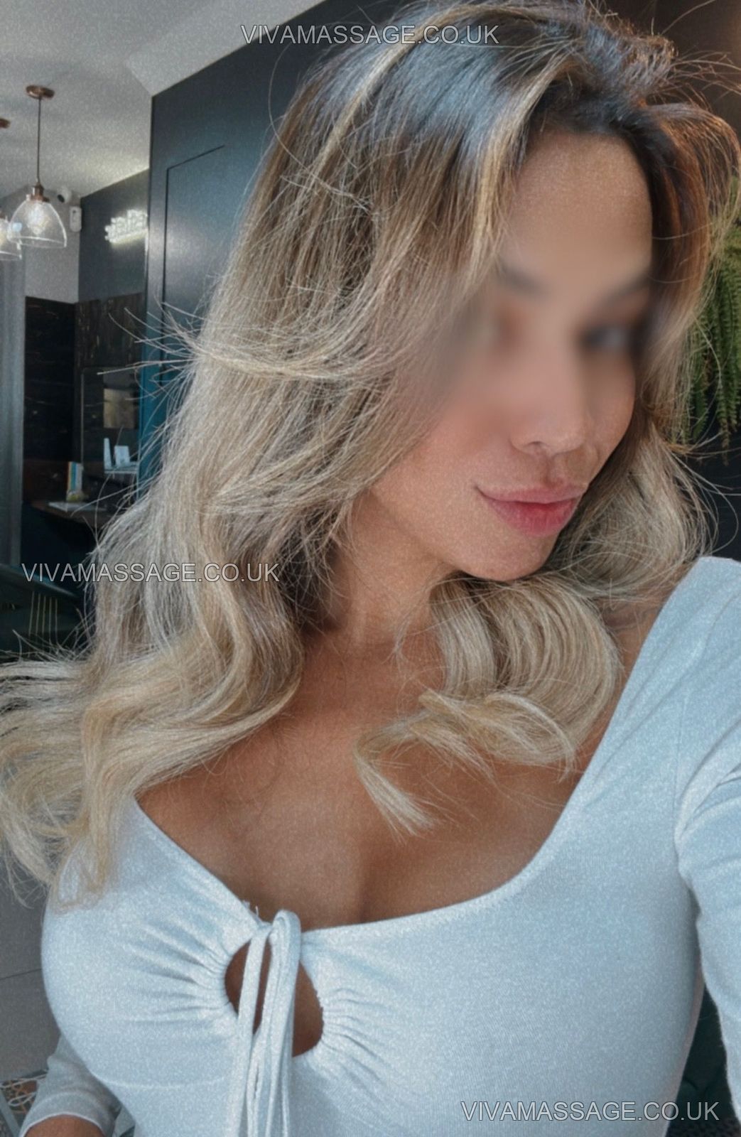Photo 4 of Larissa Latina