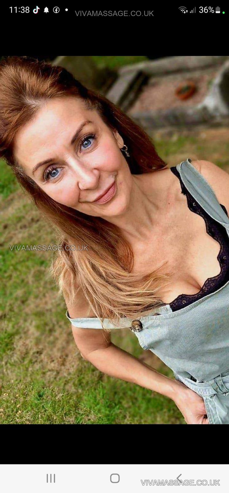 Photo 5 of Lyndy Moore 