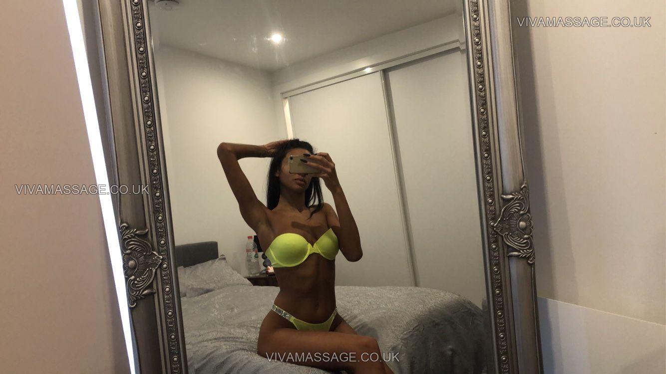 Photo 7 of carmenkissesx