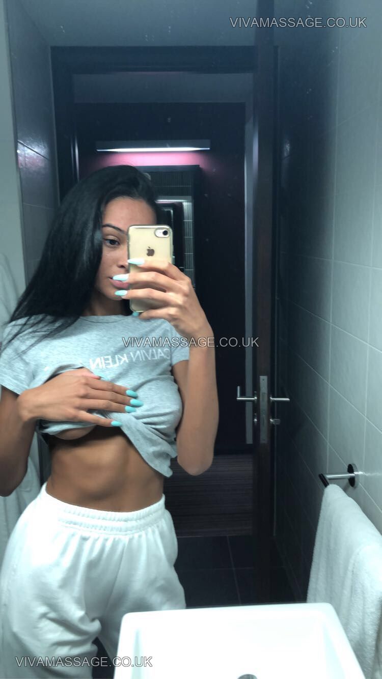 Photo 8 of carmenkissesx