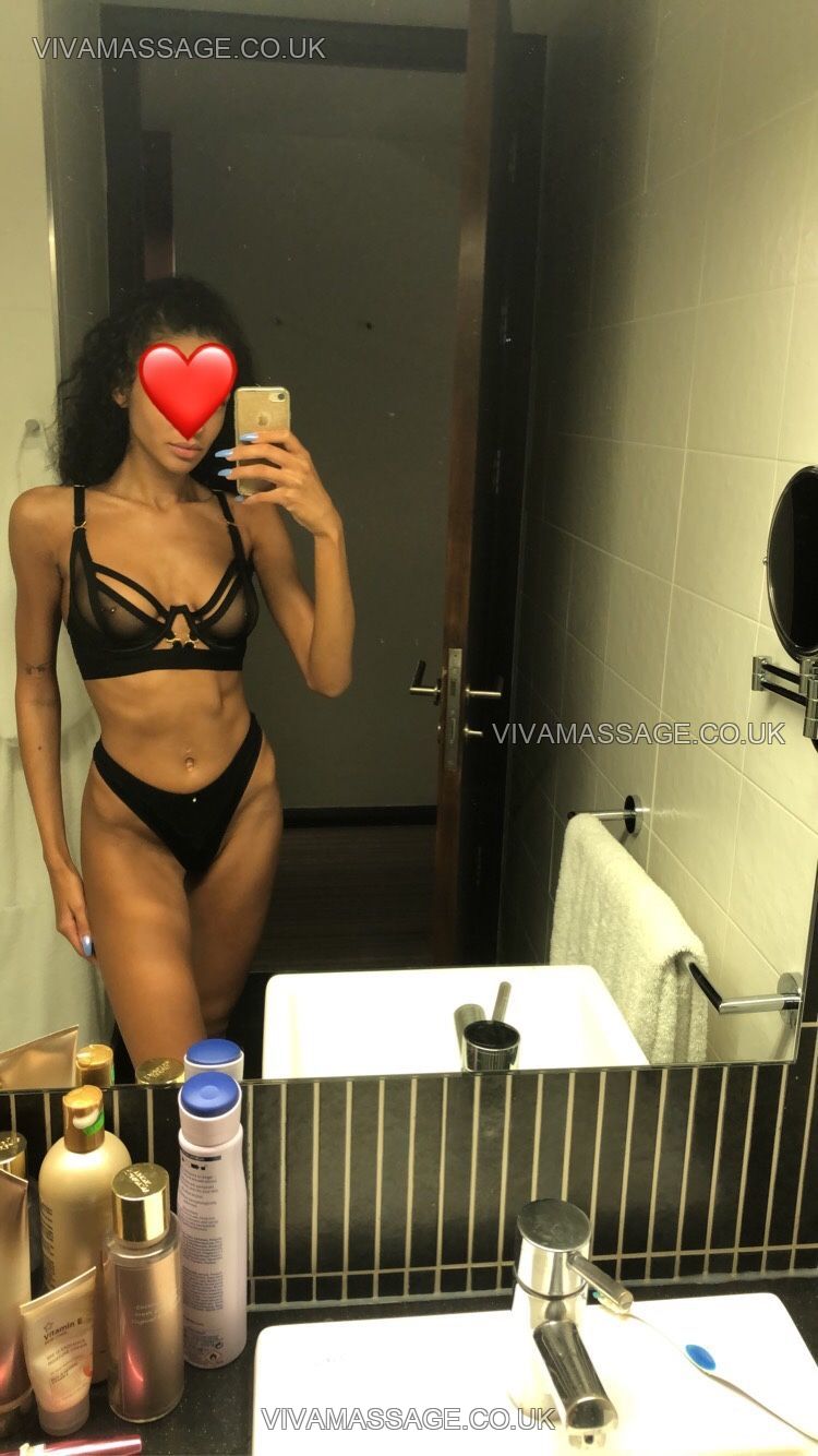 Photo 9 of carmenkissesx