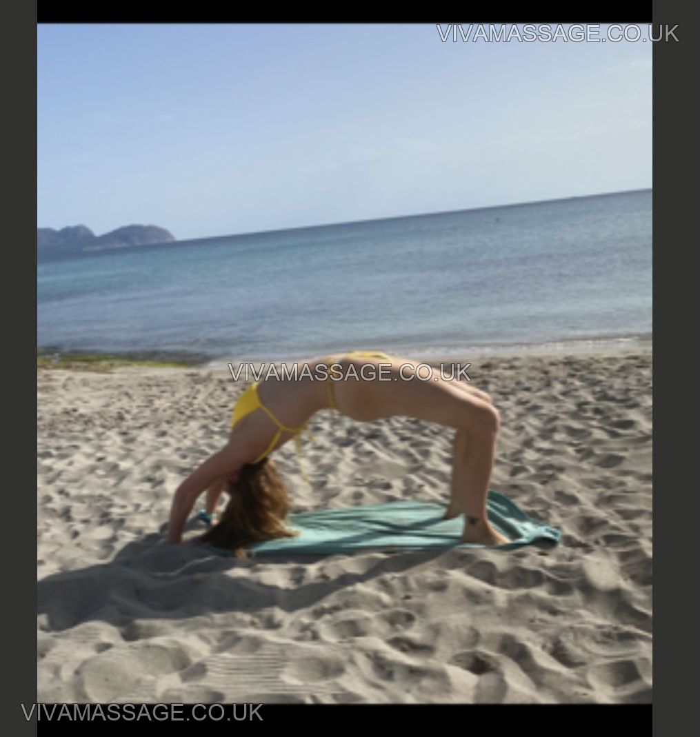Photo 1 of Lauralikes