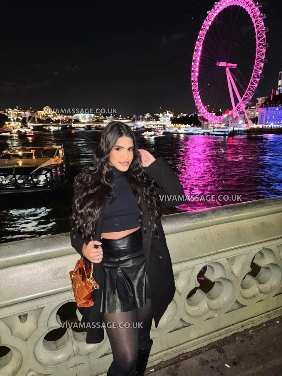 Photo 9 of HOT Julia Mendes