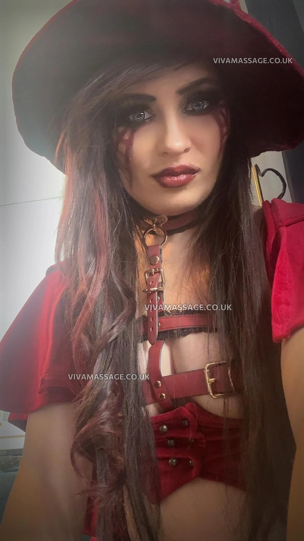 Photo 2 of Alluring-Alicia