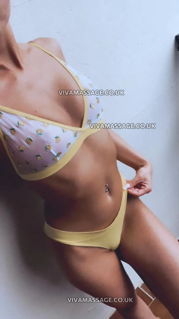 Photo 1 of British_Scarllett_