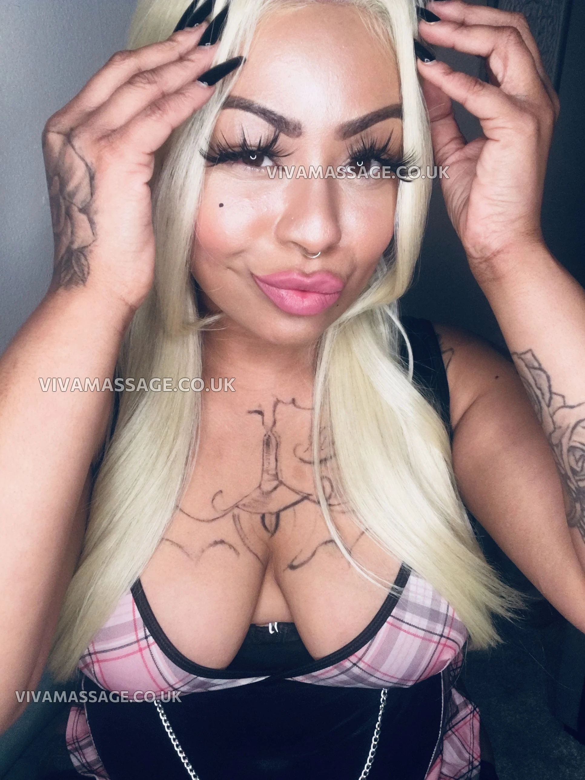 Photo 9 of British TaylorReign