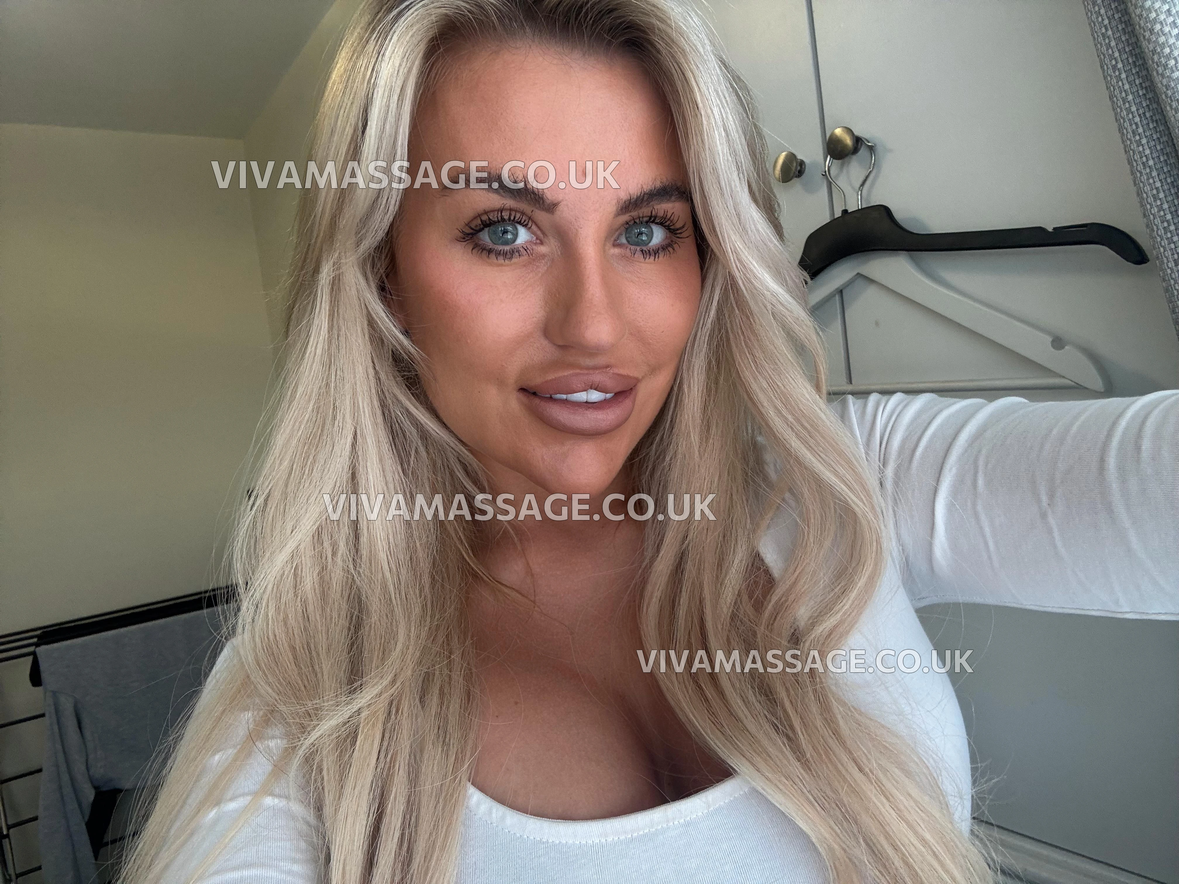 Photo 19 of emilyblakeuk