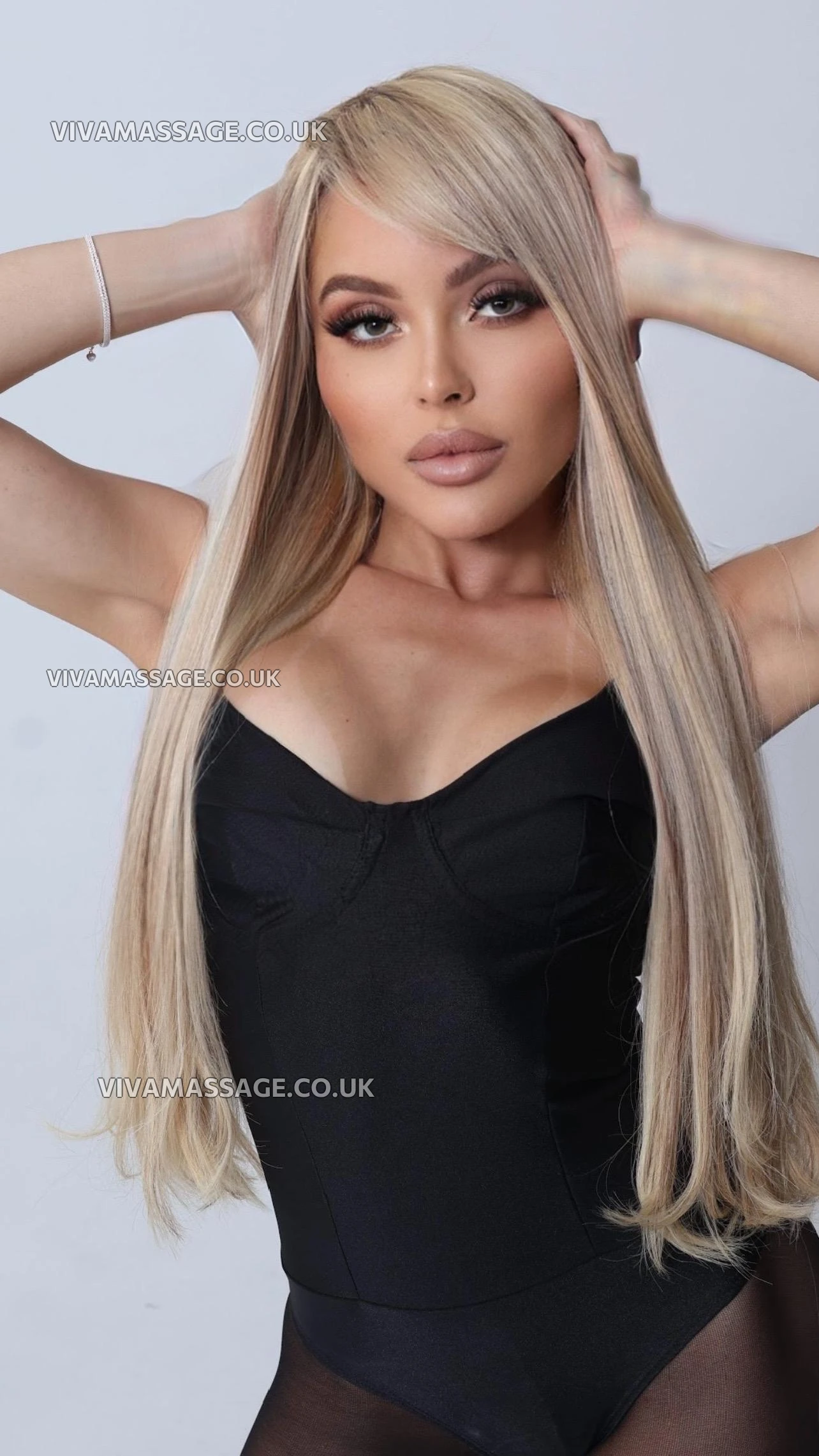 Photo 3 of STUNNING BLONDE 