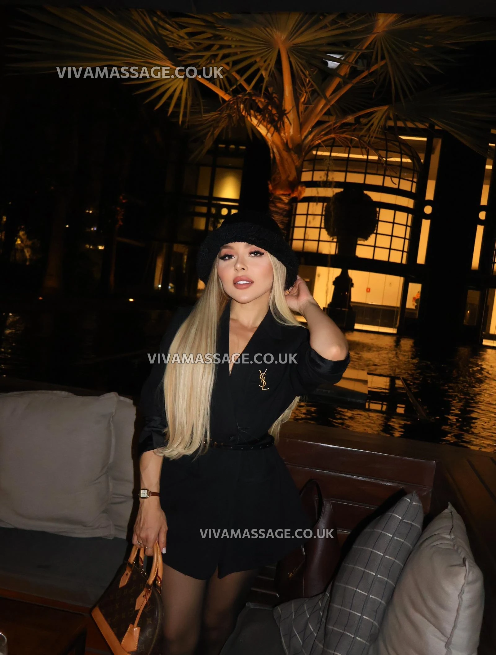 Photo 7 of STUNNING BLONDE 