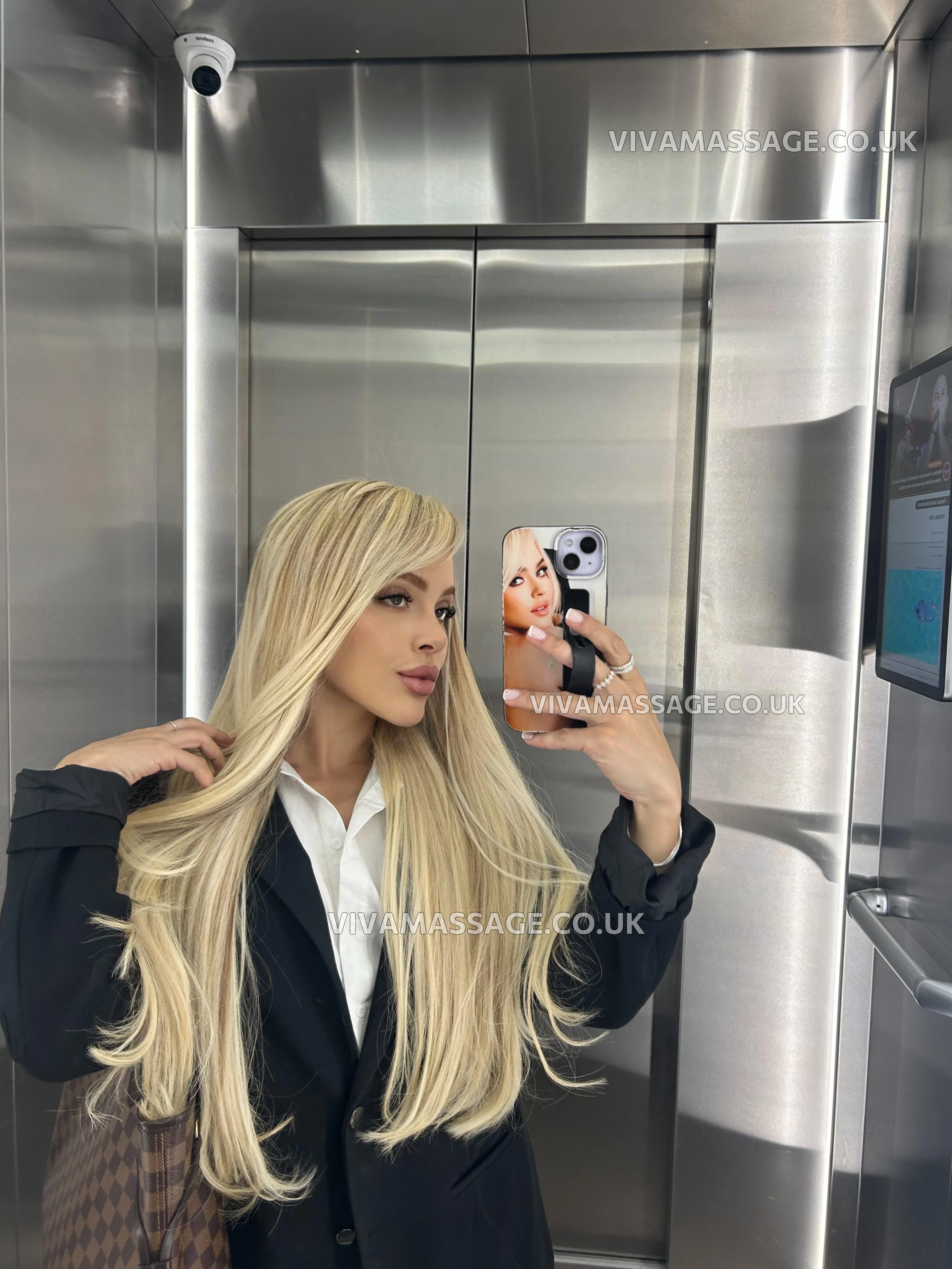 Photo 16 of STUNNING BLONDE 