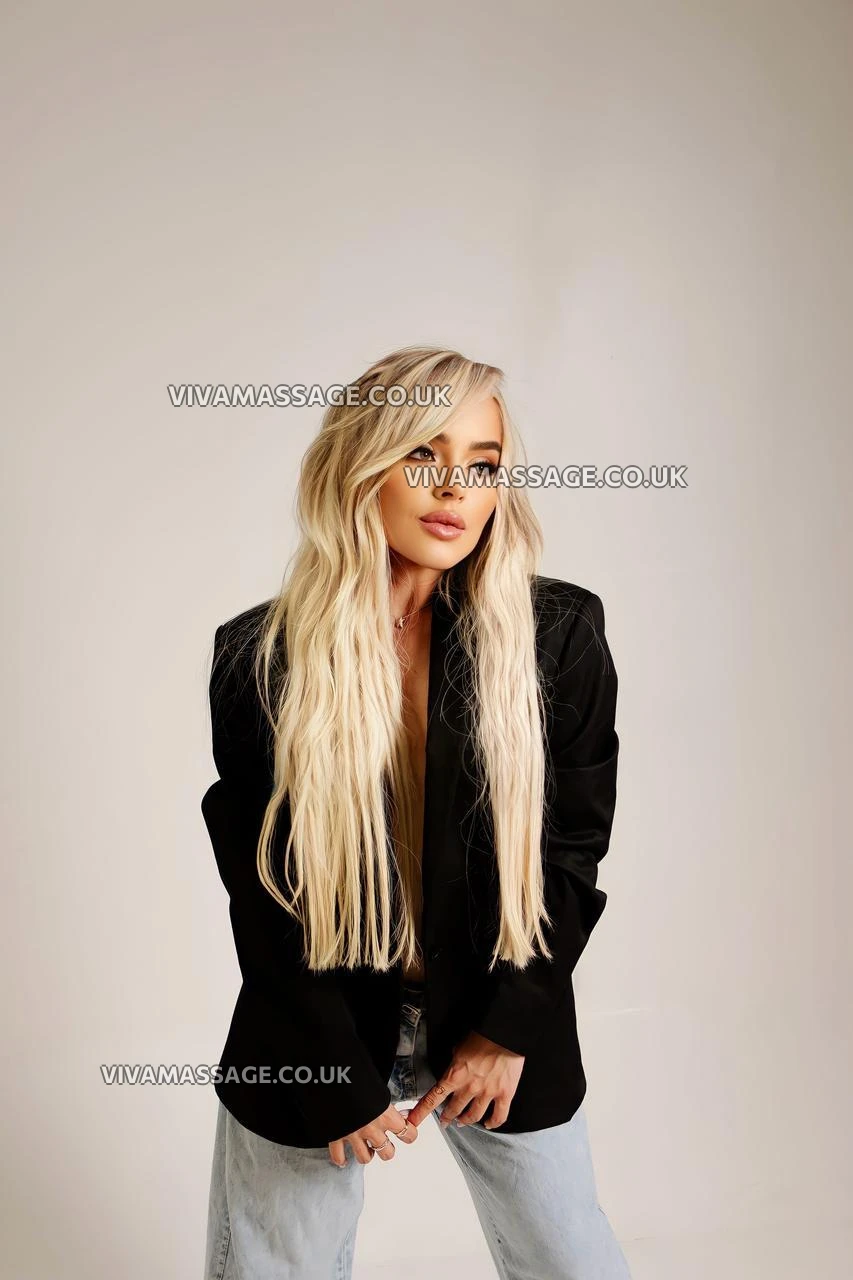 Photo 19 of STUNNING BLONDE 