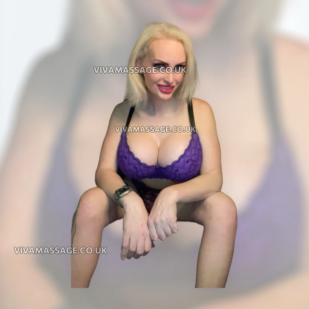 Photo 2 of ChloeDavis