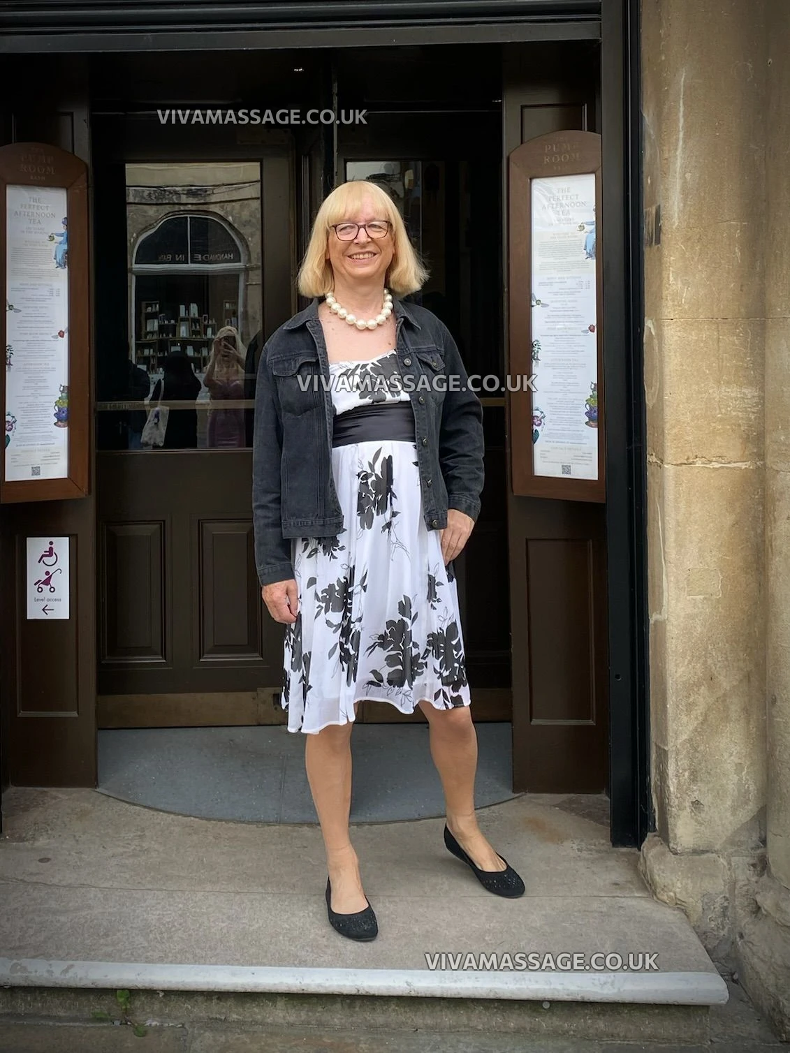 Photo 7 of Lisa_Smiles