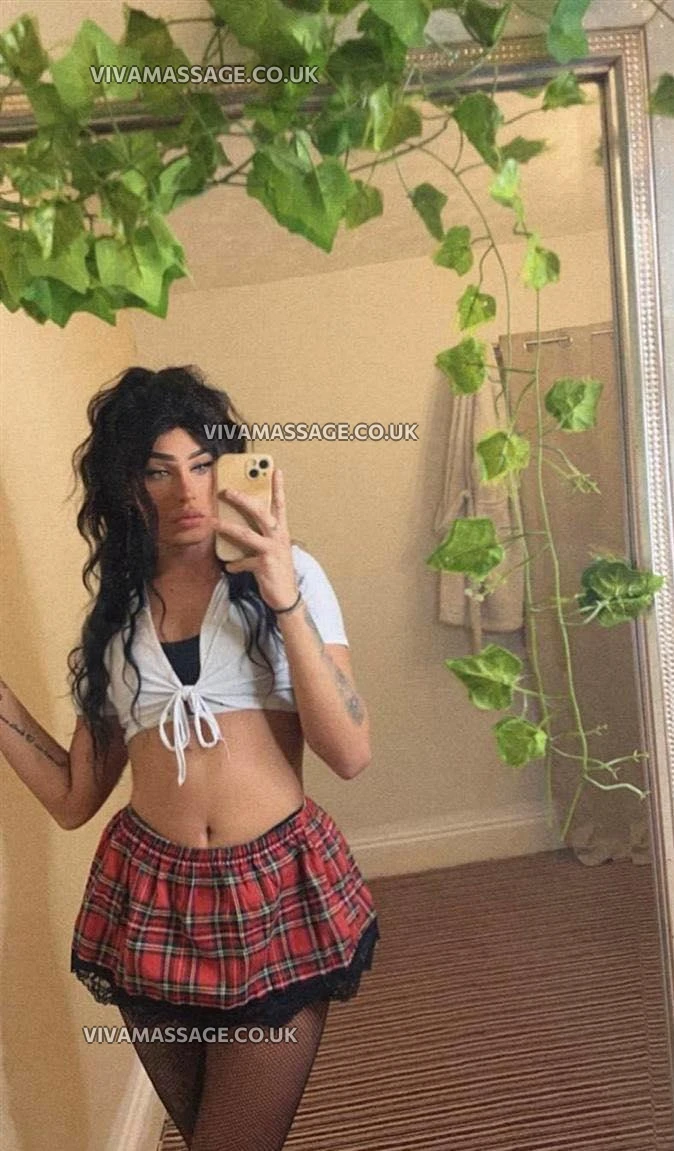 Photo 3 of ChanelOberlin