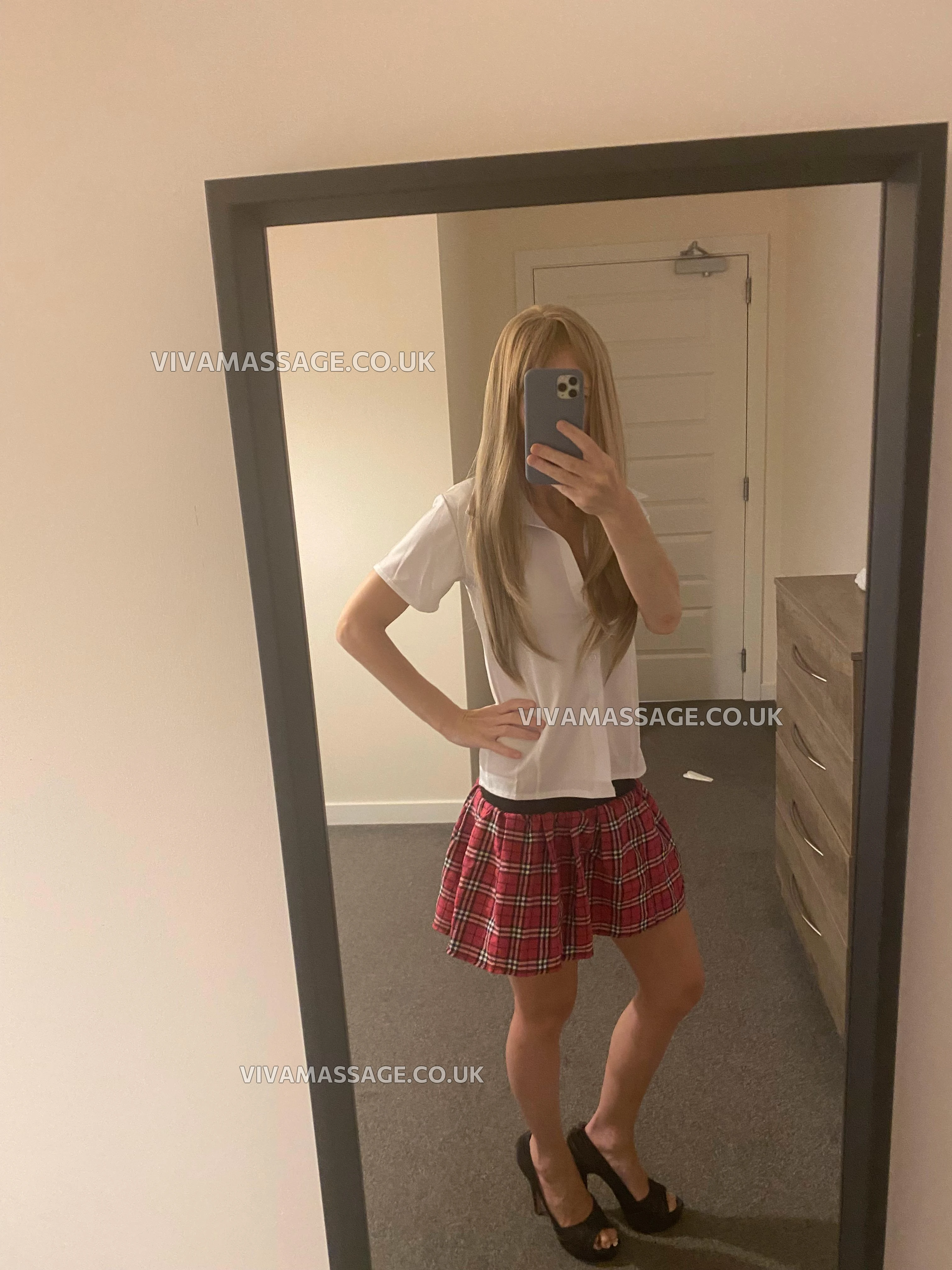 Photo 10 of Petite Agnes x