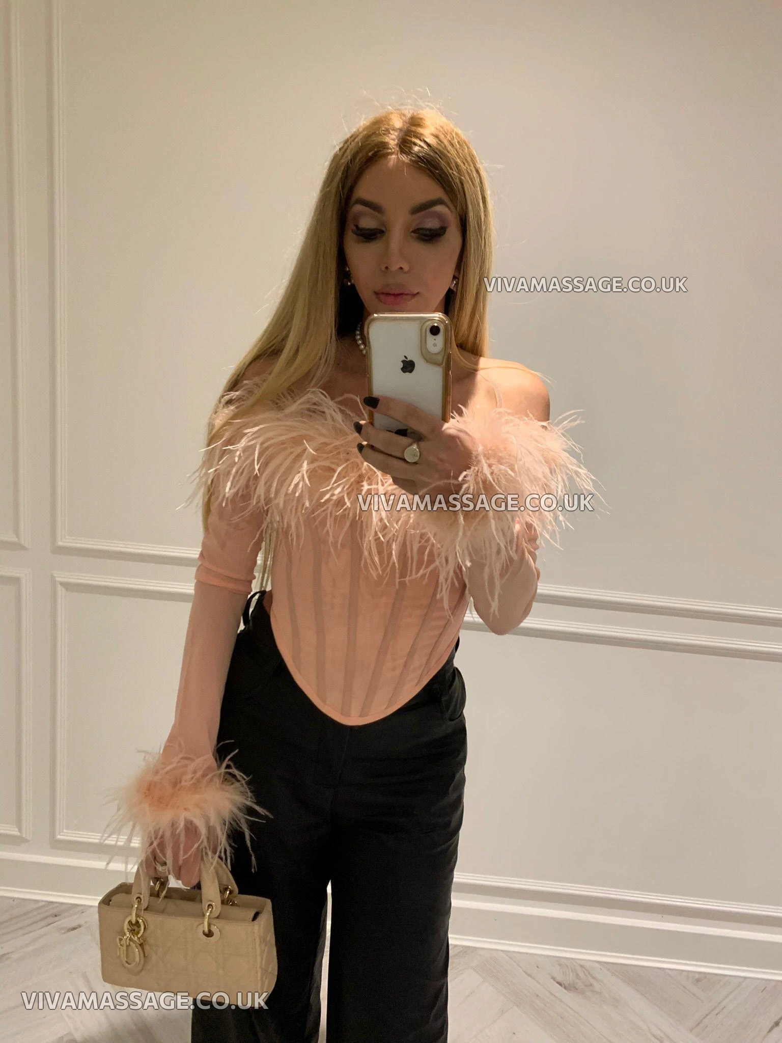 Photo 3 of Bee Queen M