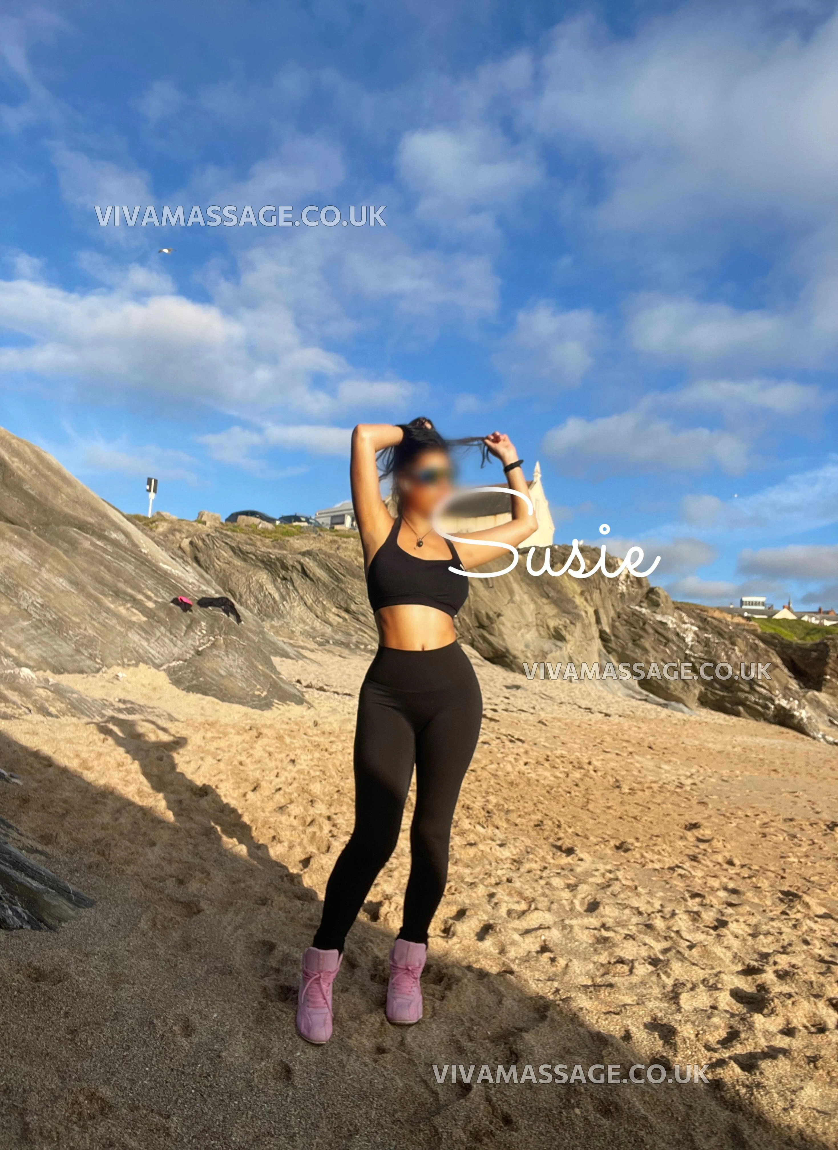 Photo 19 of PETITE & STUNNING 