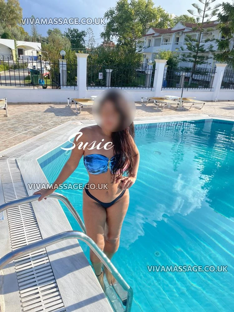 Photo 24 of PETITE & STUNNING 