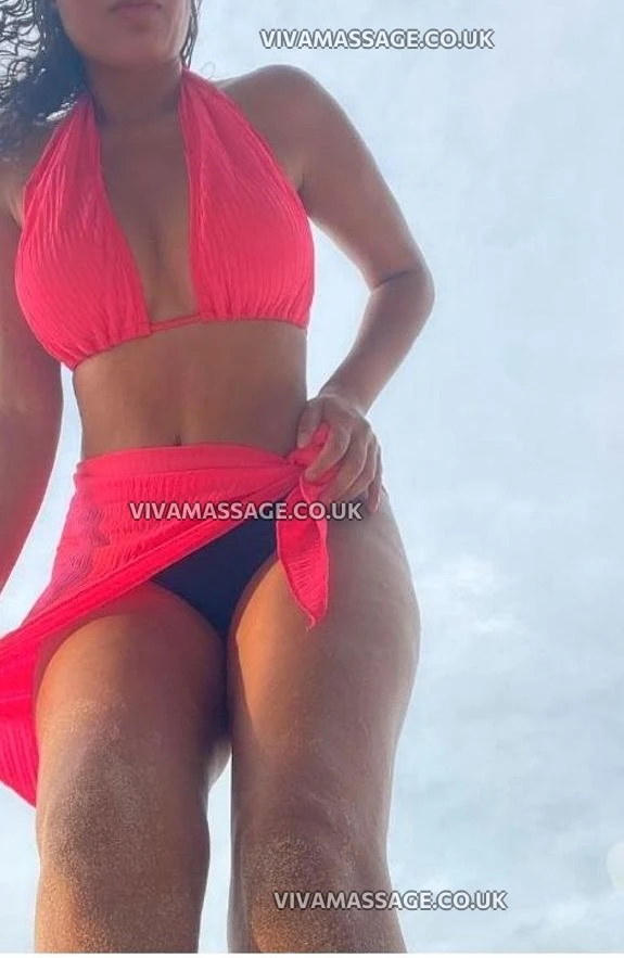 Photo 22 of PETITE & STUNNING 