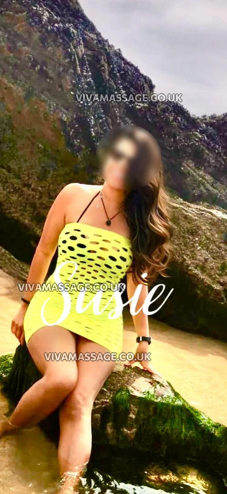 Photo 8 of PETITE & STUNNING 