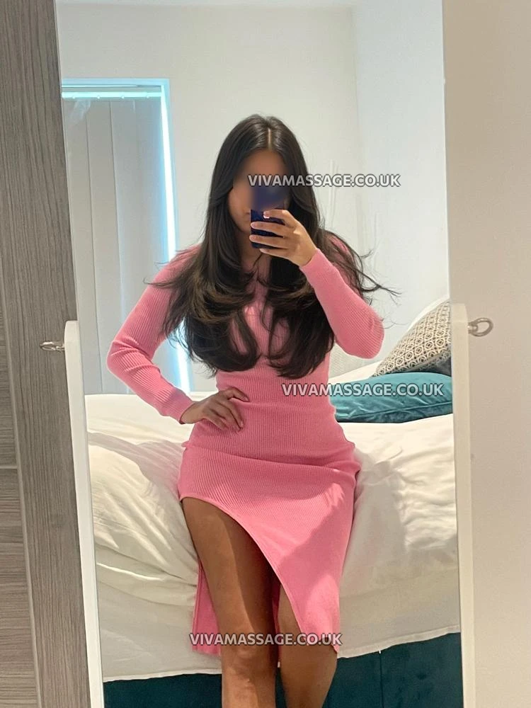 Photo 10 of PETITE & STUNNING 