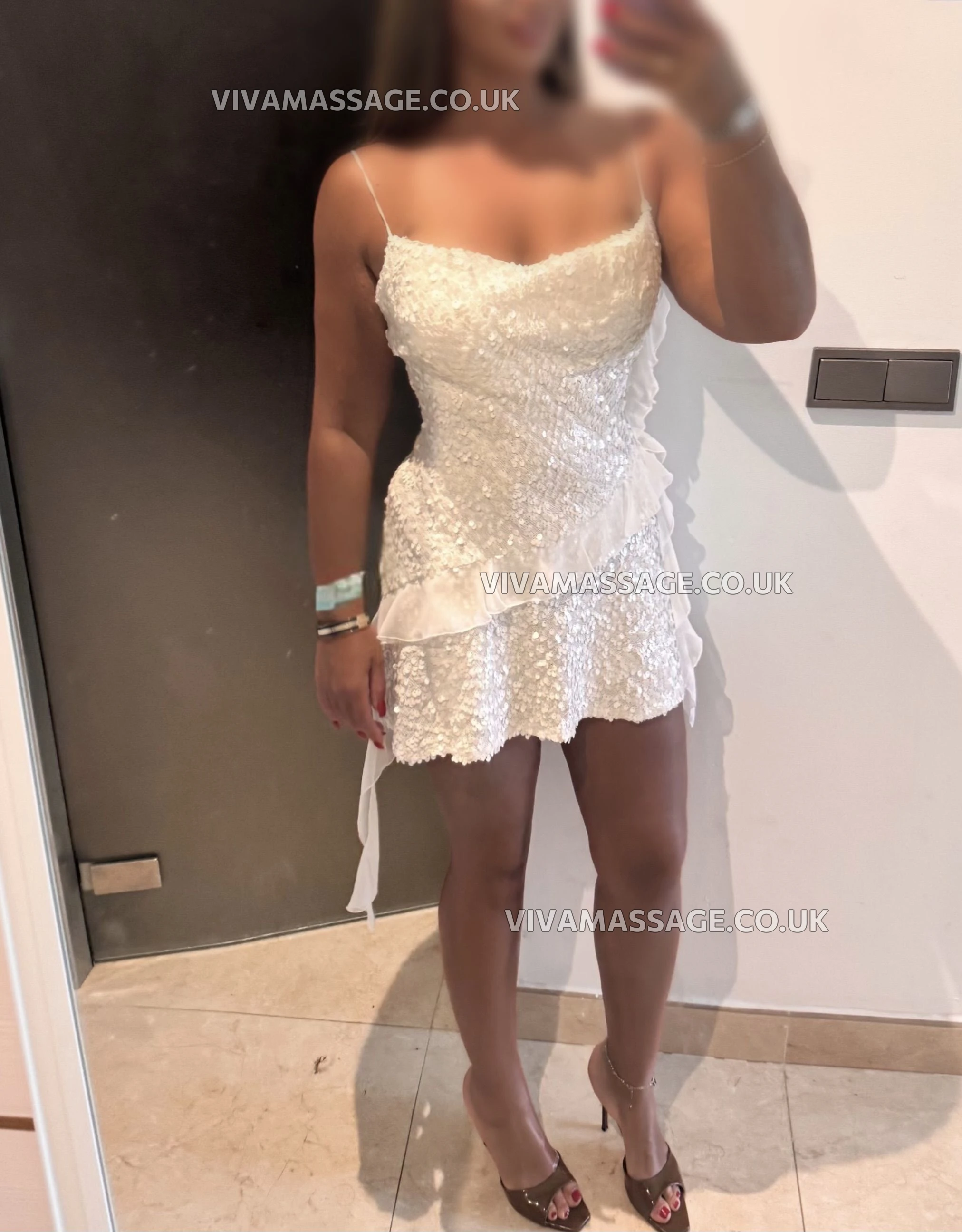 Photo 7 of LillieLondon004