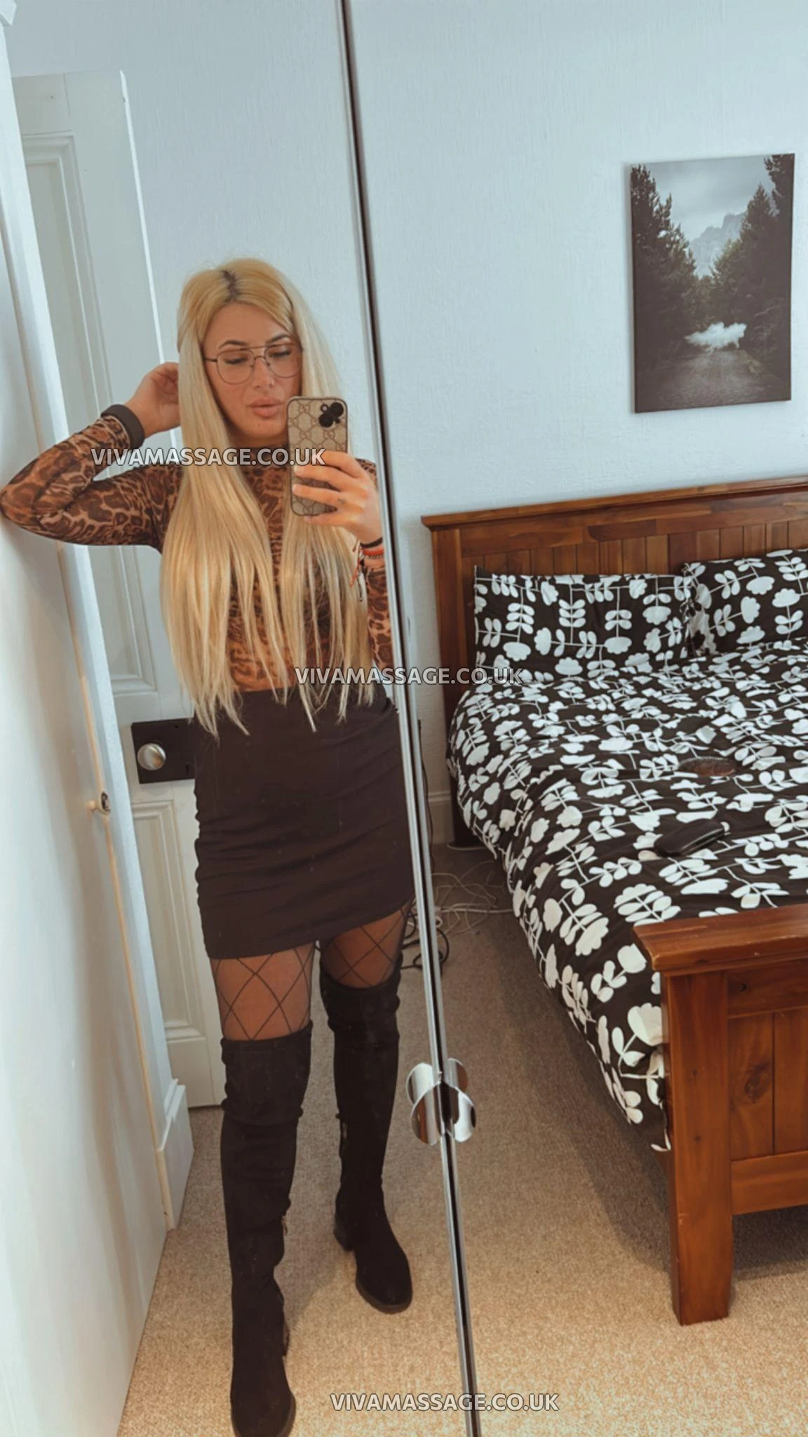 Photo 2 of Naughty~Deborah