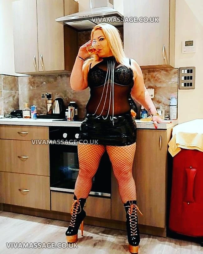 Photo 10 of TIFFANY GLAM LUXE