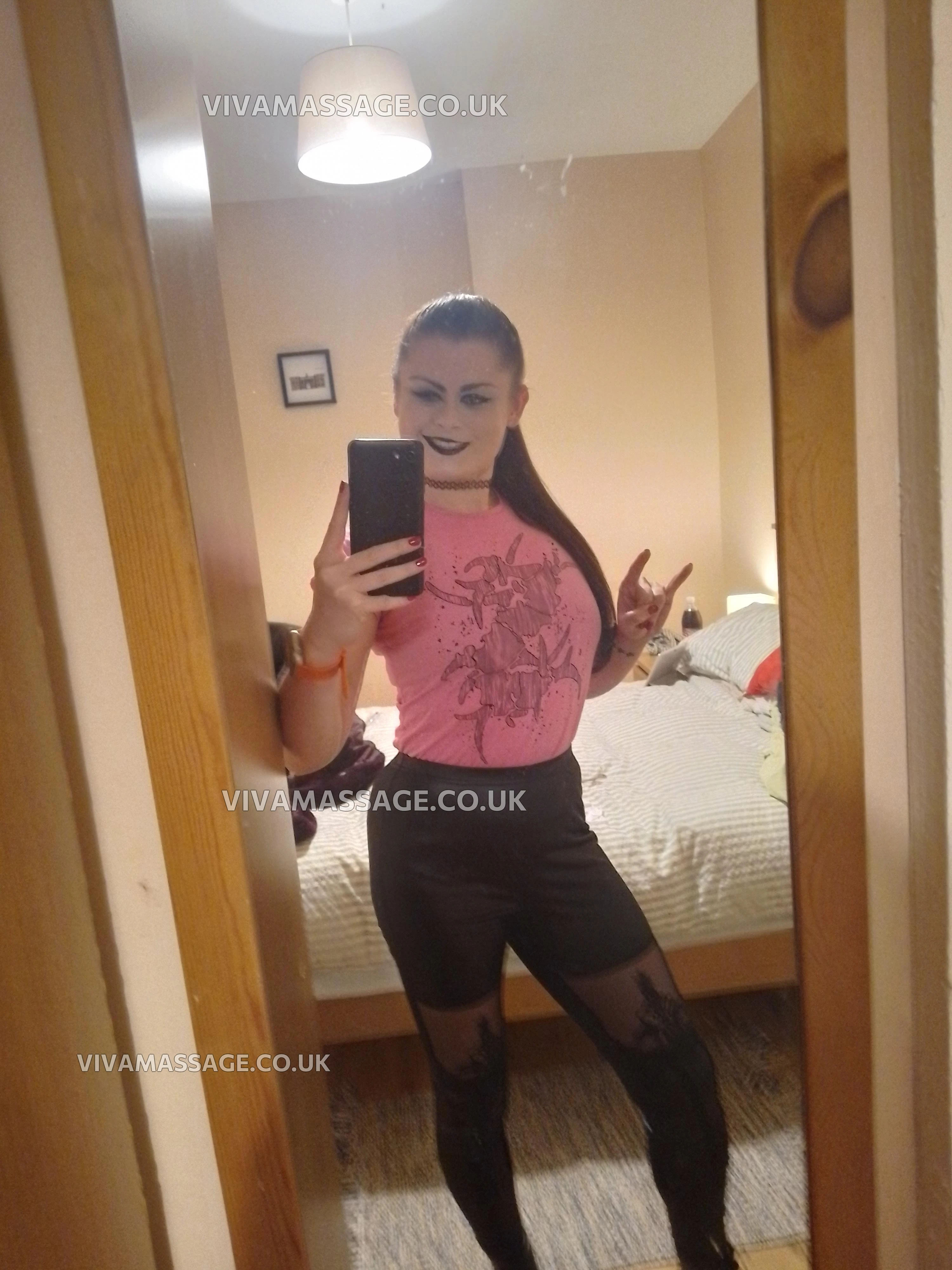 Photo 29 of Miss_Alice94