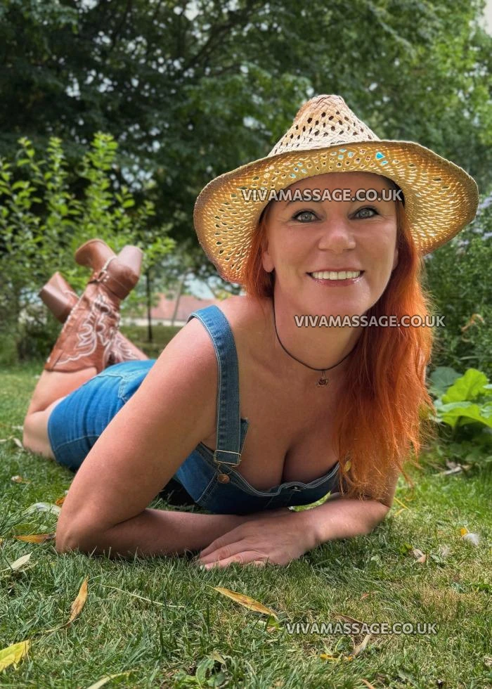 Photo 92 of RedHead_Ella