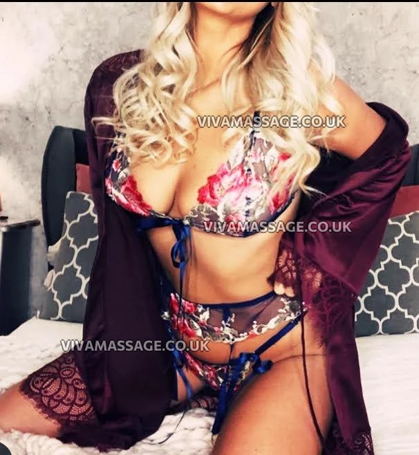 Photo 3 of Victoria Hunter xx