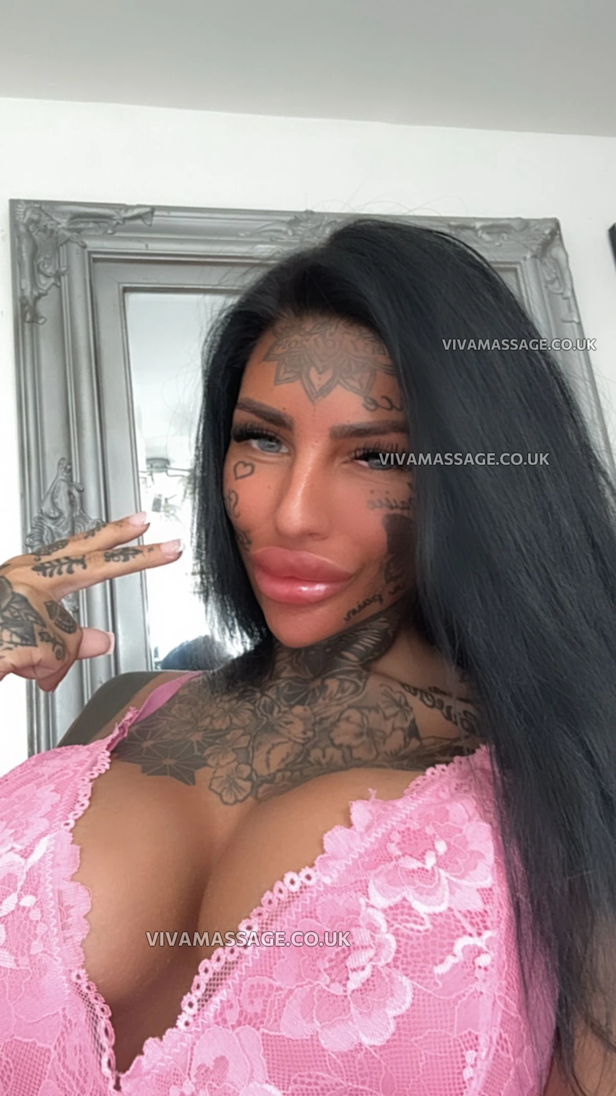 Photo 9 of ENGLISH SAPPHIRE XXX