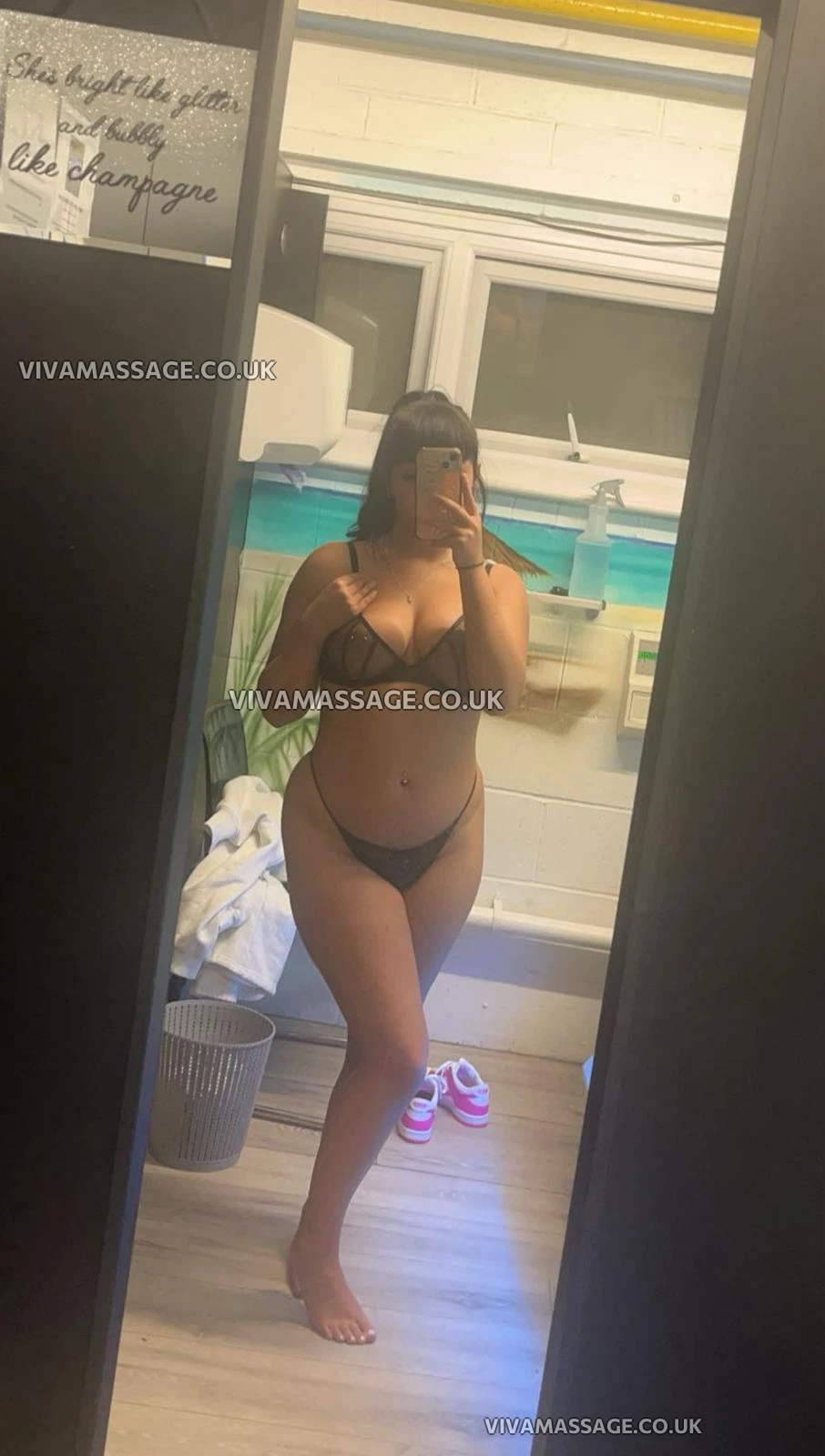 Photo 1 of EnglishOliviaRosex