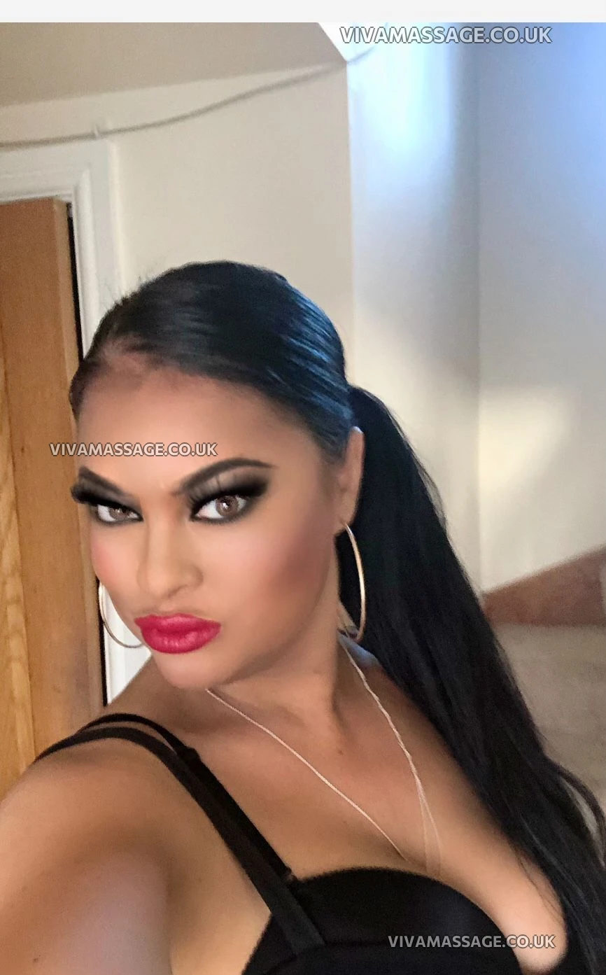 Photo 5 of Alana Amor