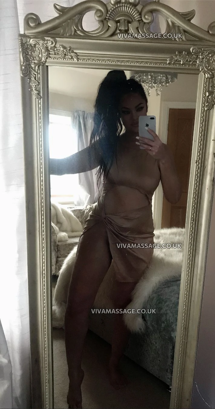 Photo 10 of Alana Amor