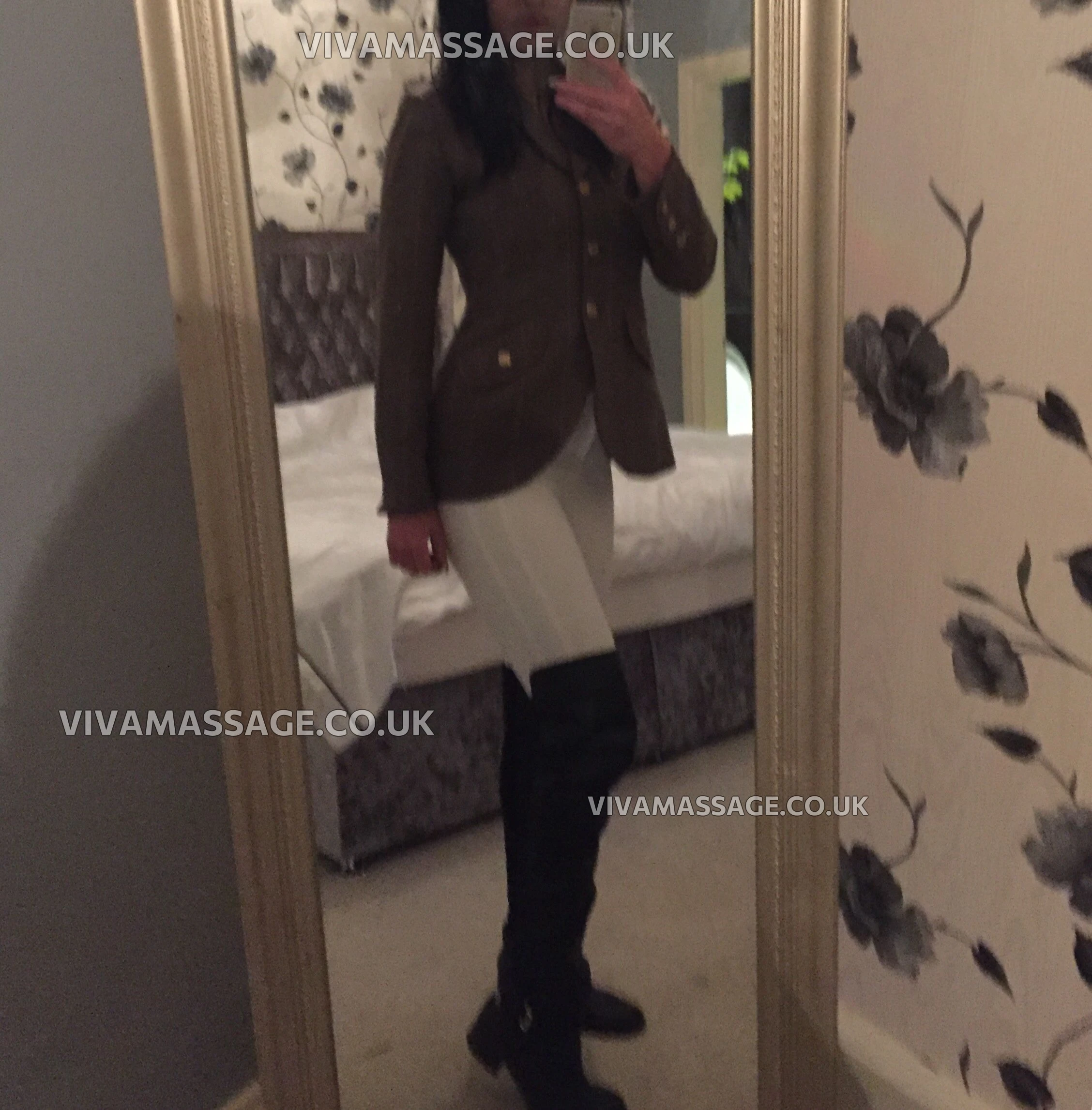 Photo 19 of Alana Amor