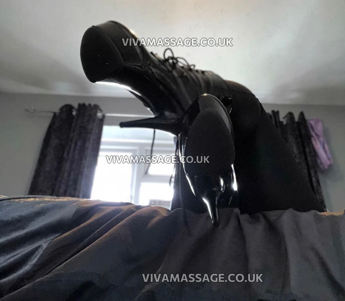 Photo 2 of TheEnglishPrincess