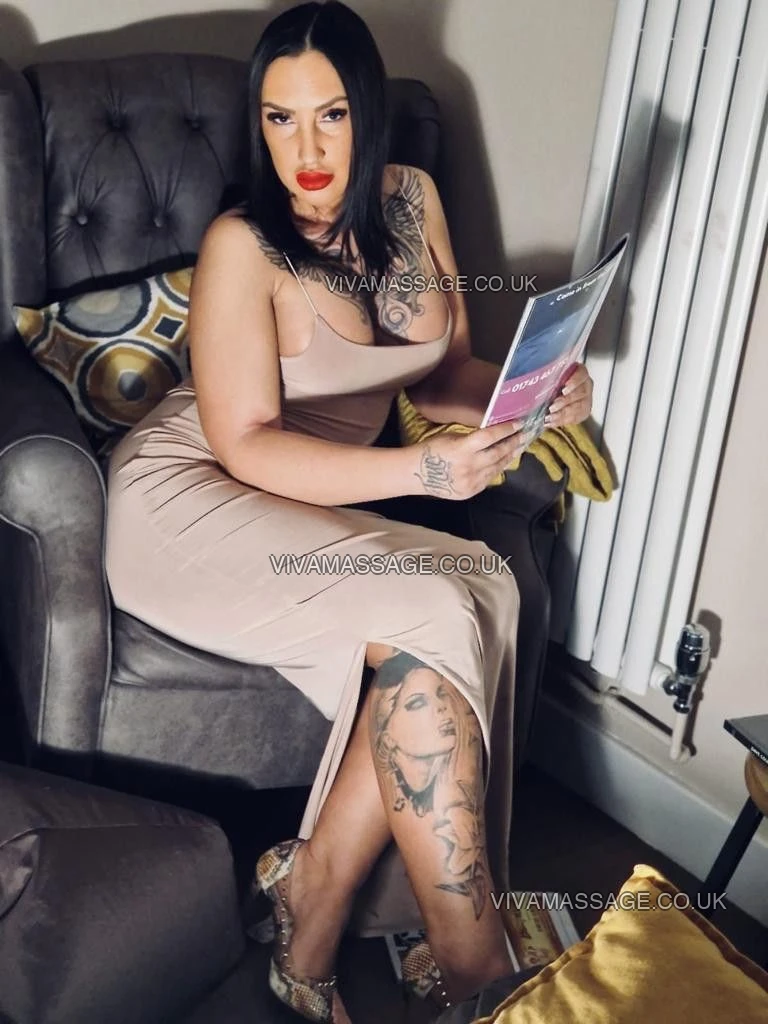 Photo 16 of Nicolle_DiamonD