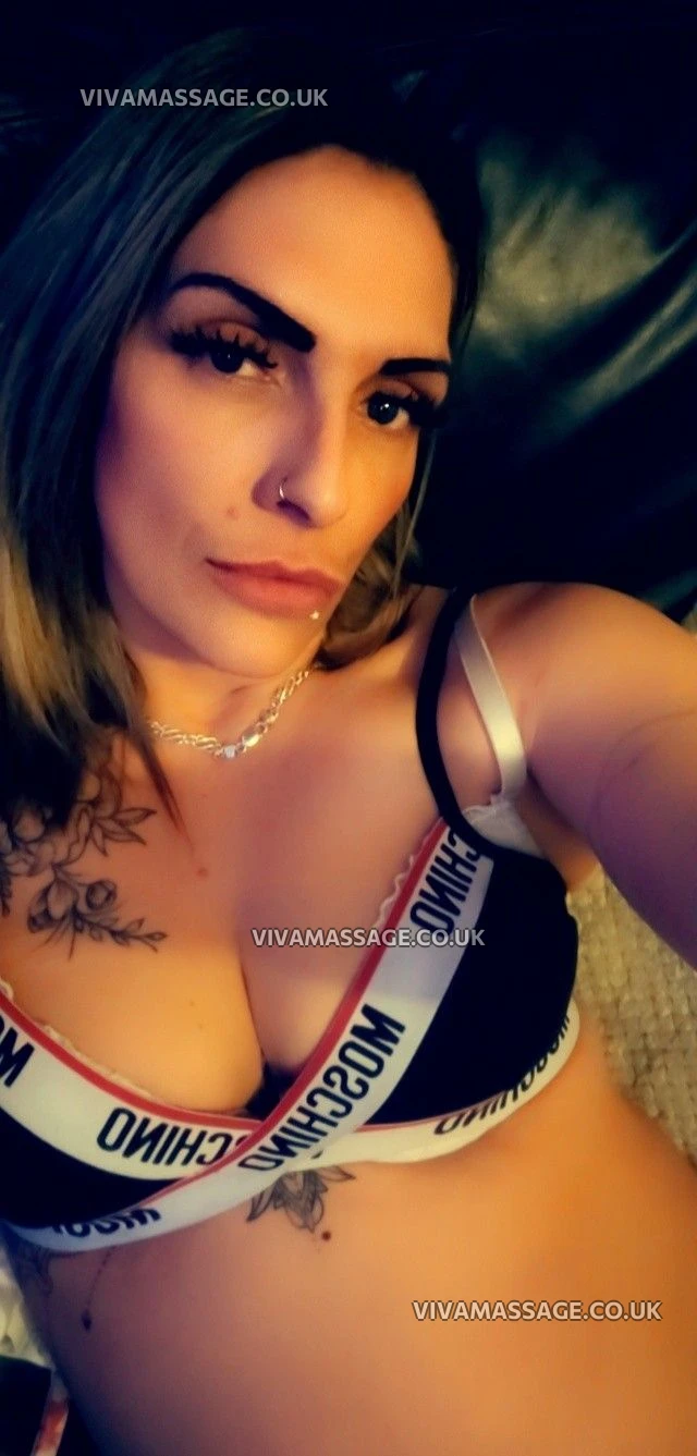 Photo 10 of Lipsy Leah 