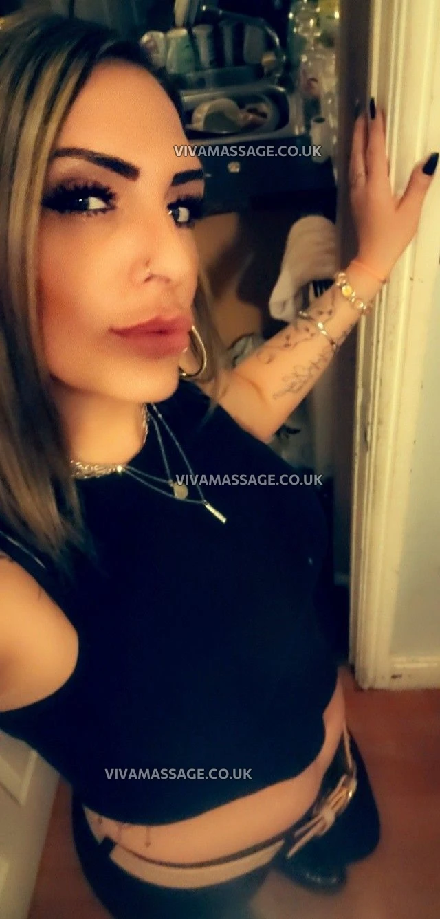 Photo 14 of Lipsy Leah 