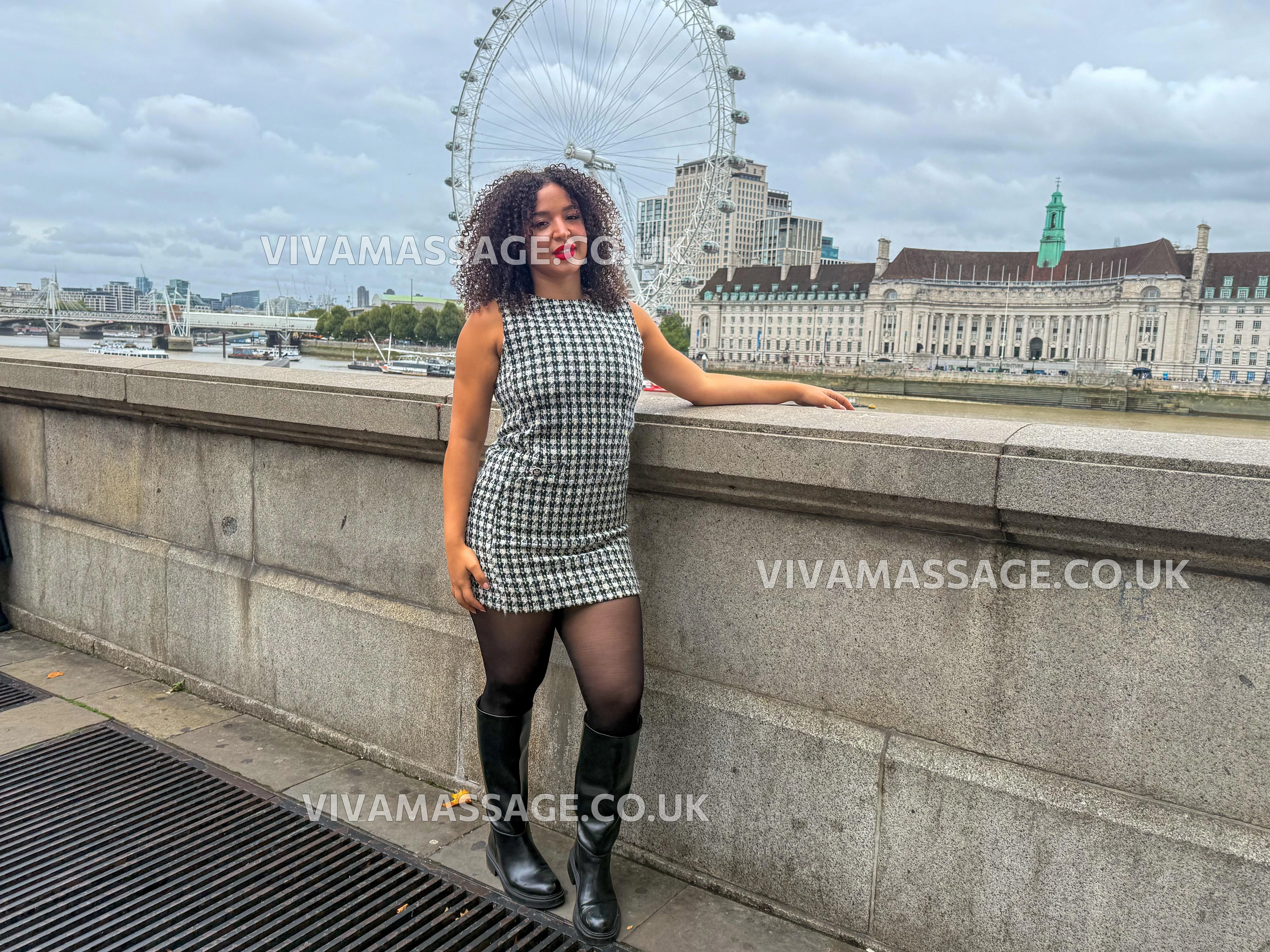 Photo 25 of LAURAVASCONCELOS