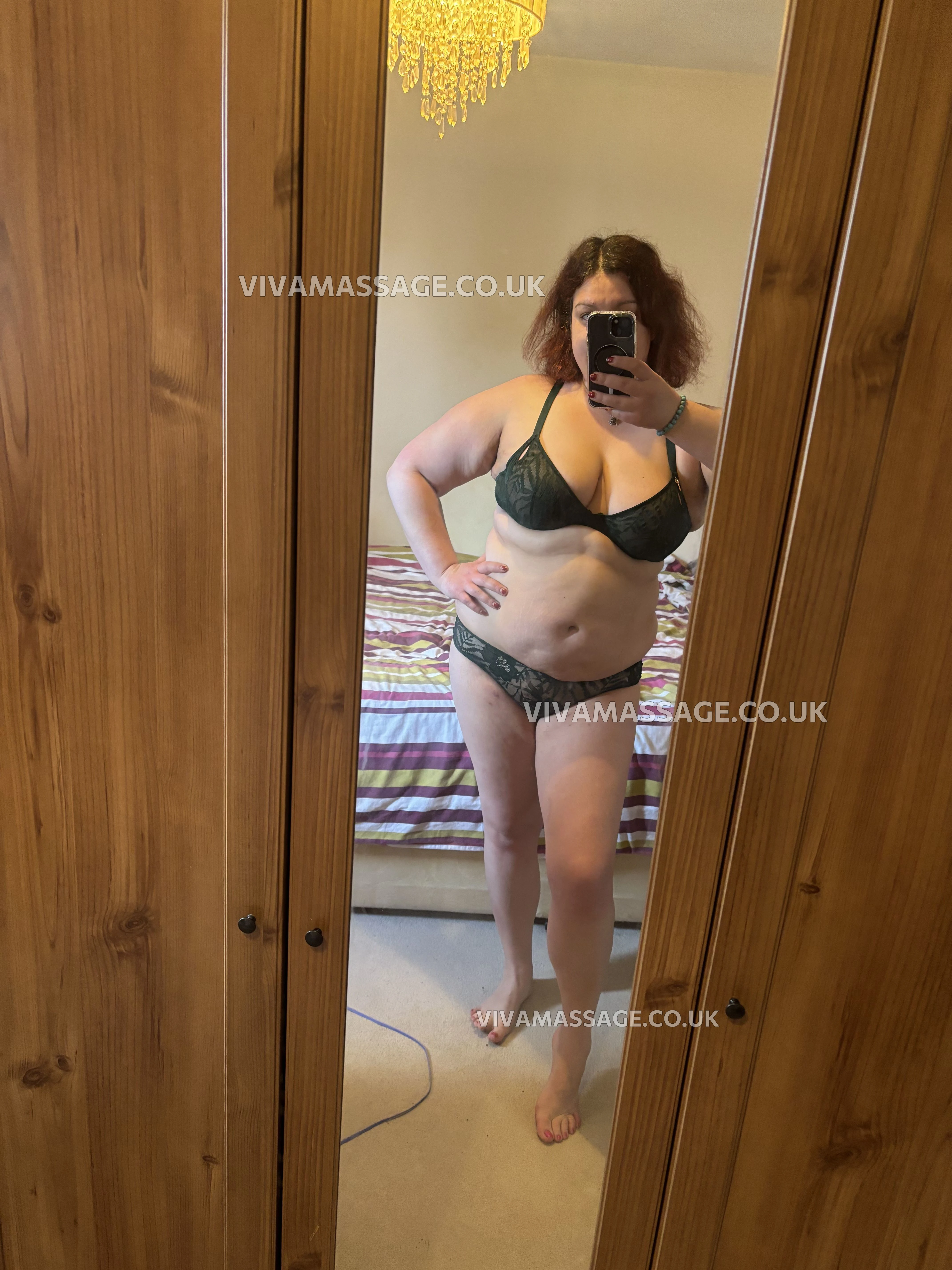 Photo 10 of CurvyBritishLou2