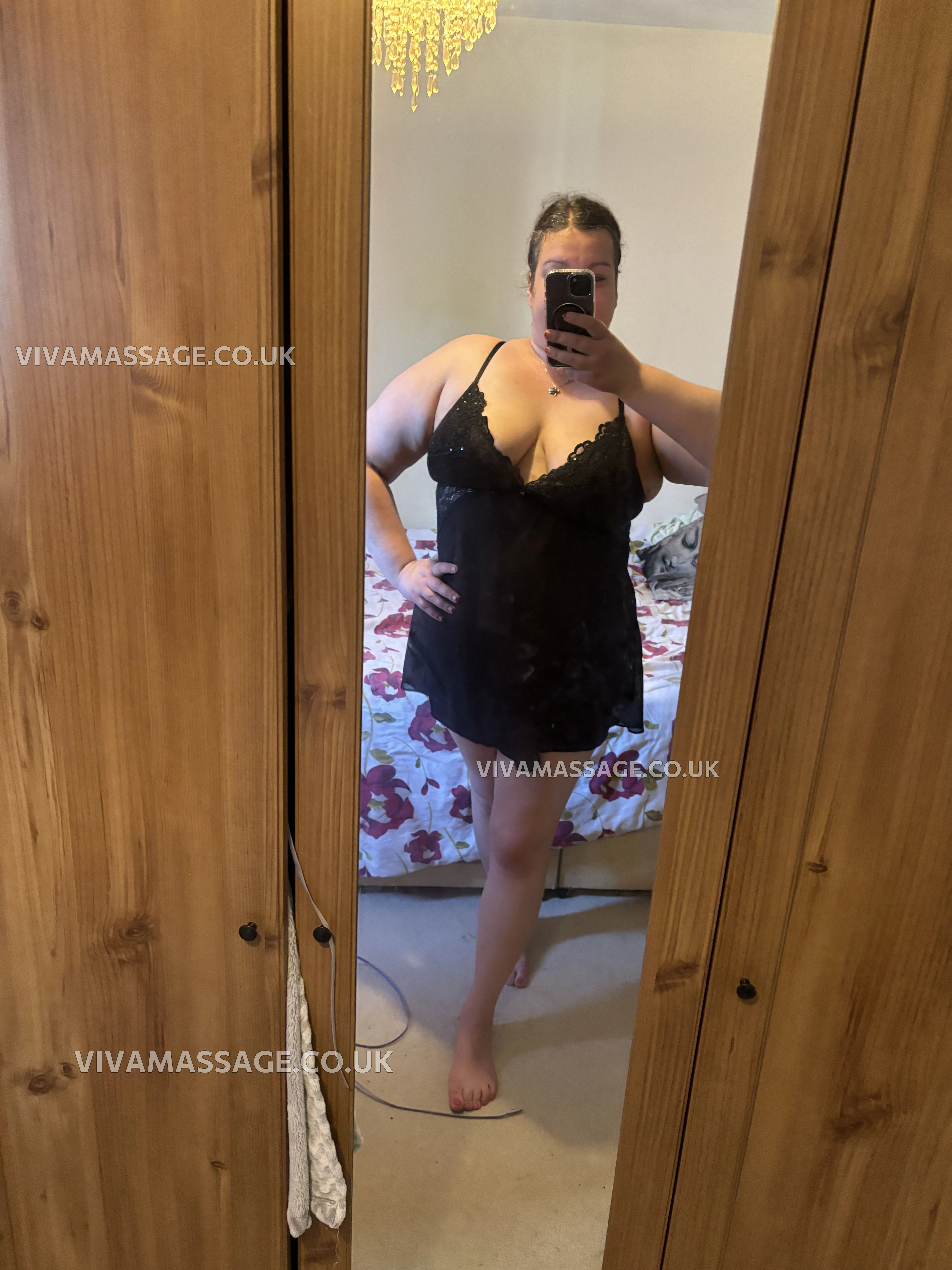 Photo 9 of CurvyBritishLou2