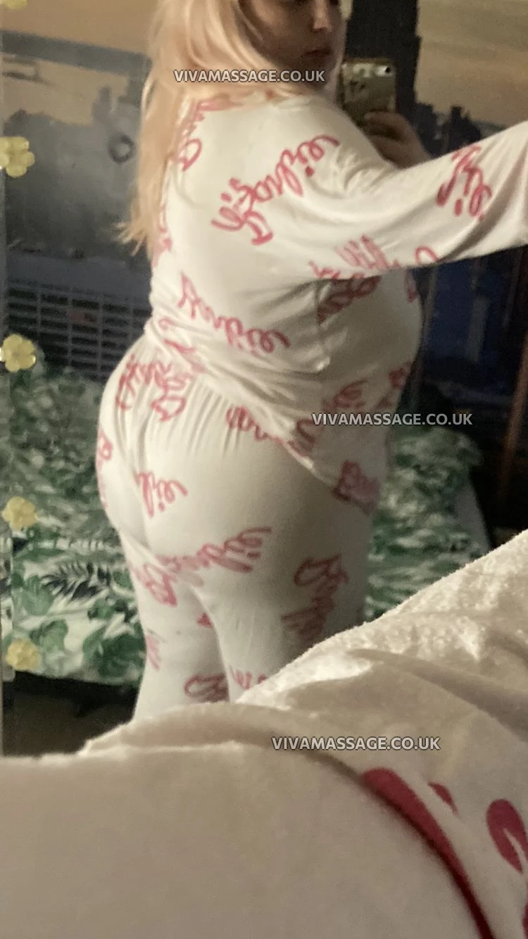 Photo 21 of Englishchelseacurves